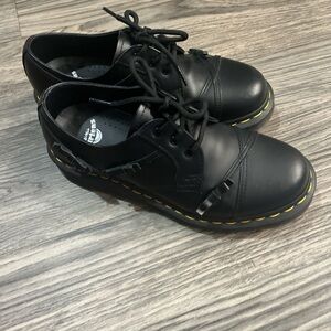 Sold Dr Martens bow oxfords size 7